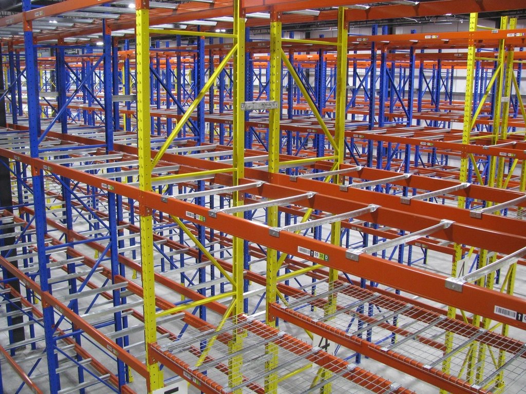Free large empty shelves image